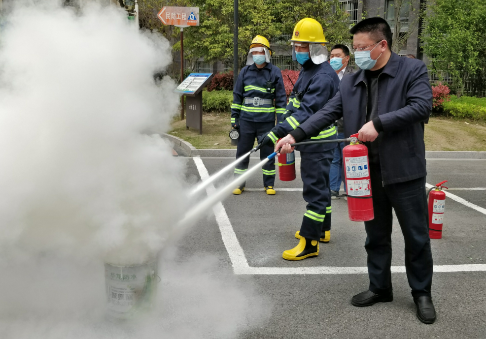 董事长灭火.png 董事长灭火.png